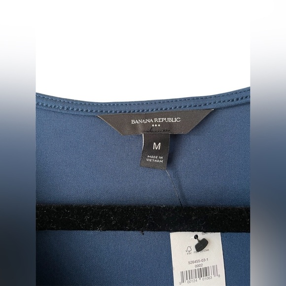 Banana Republic Factory Blue Sleeveless Professional V Neck Top Medium NWT - Picture 3 of 4